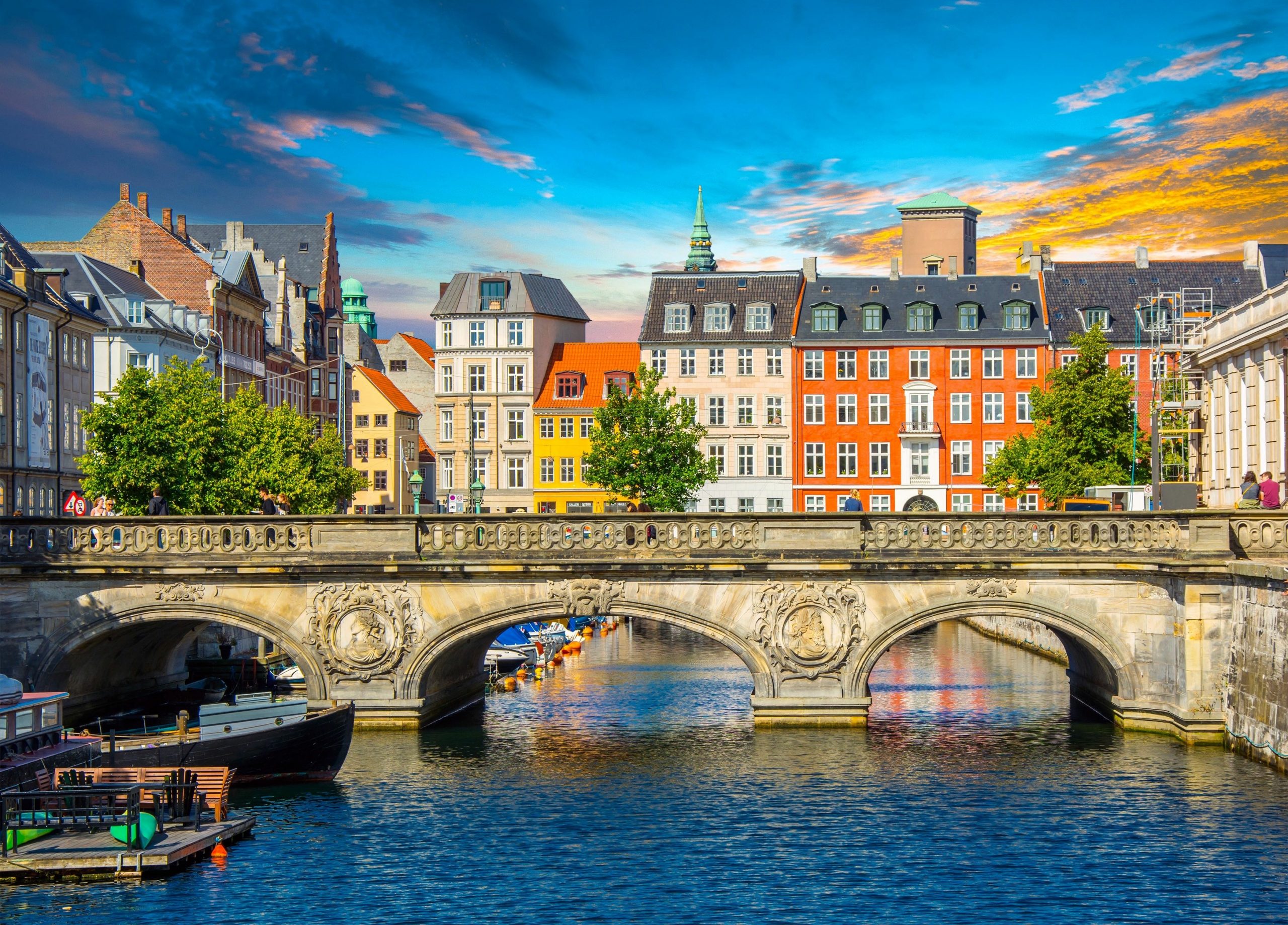 Viele Deutsche zieht es im Urlaub nach Skandinavien – hier eine Impression von Kopenhagen. Foto: ©Alexi Tauzin/ stock adobe